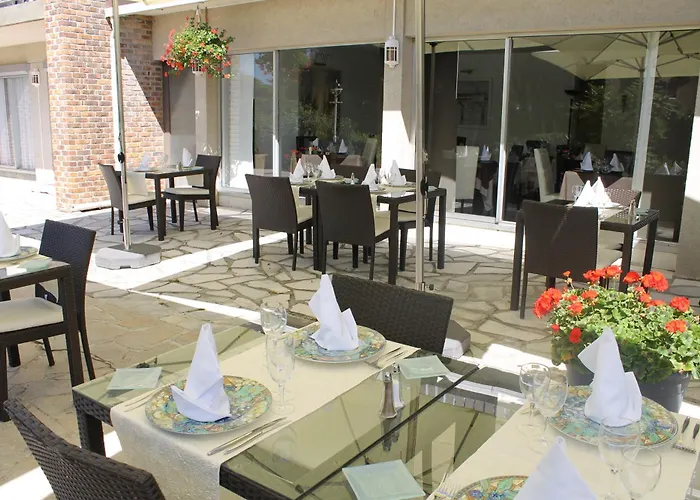 Logis & Restaurant - Le Relais De Hotel