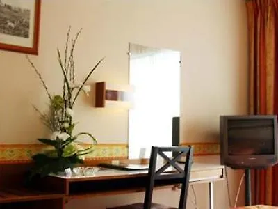 Logis & Restaurant - Le Relais De Hotel 3*